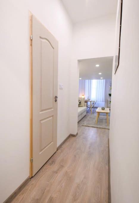 2 Bedroom Flat In Nyar Str., Boutique بودابست المظهر الخارجي الصورة